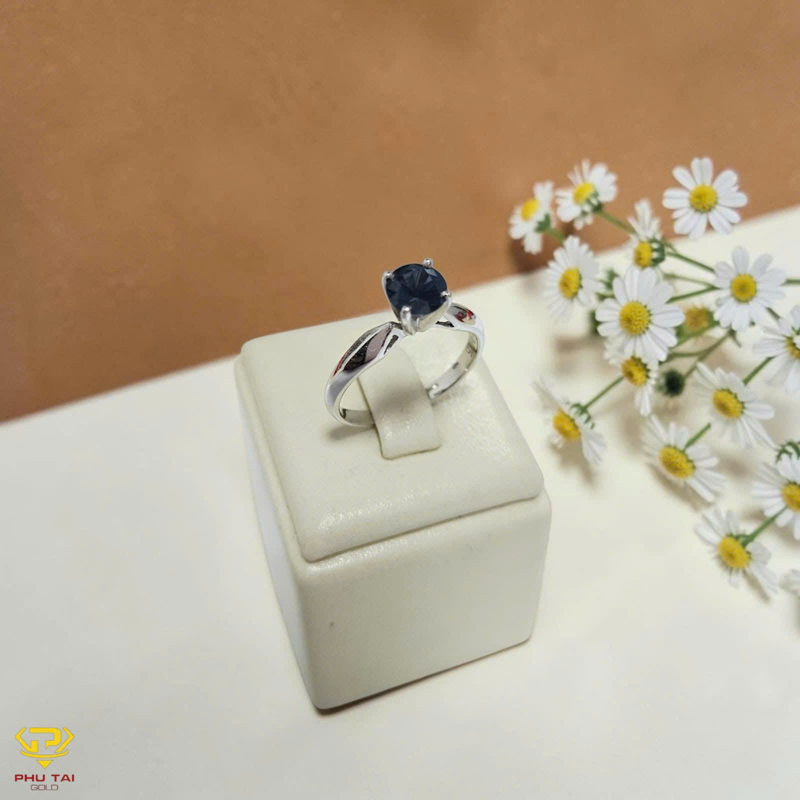 Nhẫn nữ đính đá quý (mã NN 1268)